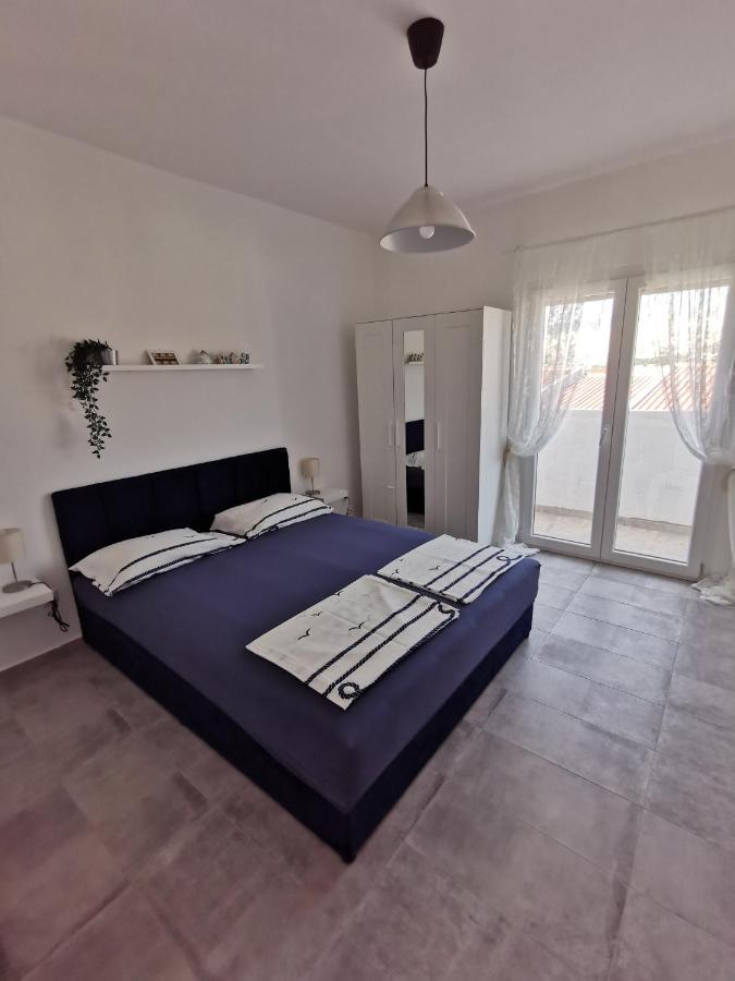 Denx Apartman Pag Town