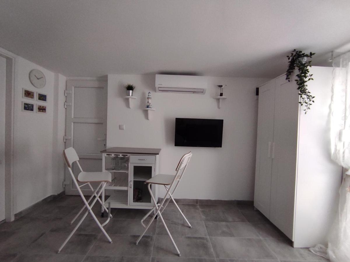 Denx Apartman Pag Town